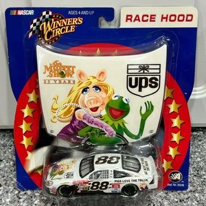 2002 #88 UPS Dale Jarrett "The Muppet Show 25 years" Race Hood Car diecast 1:43